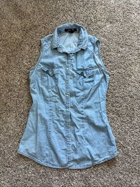 Forever 21 Light Blue Sleeveless Denim Button-Up Shirt